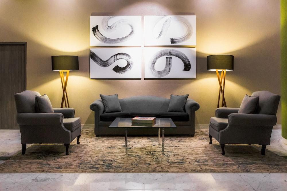La Joya Pachuca Hotel Bagian luar foto A living room with a carpet