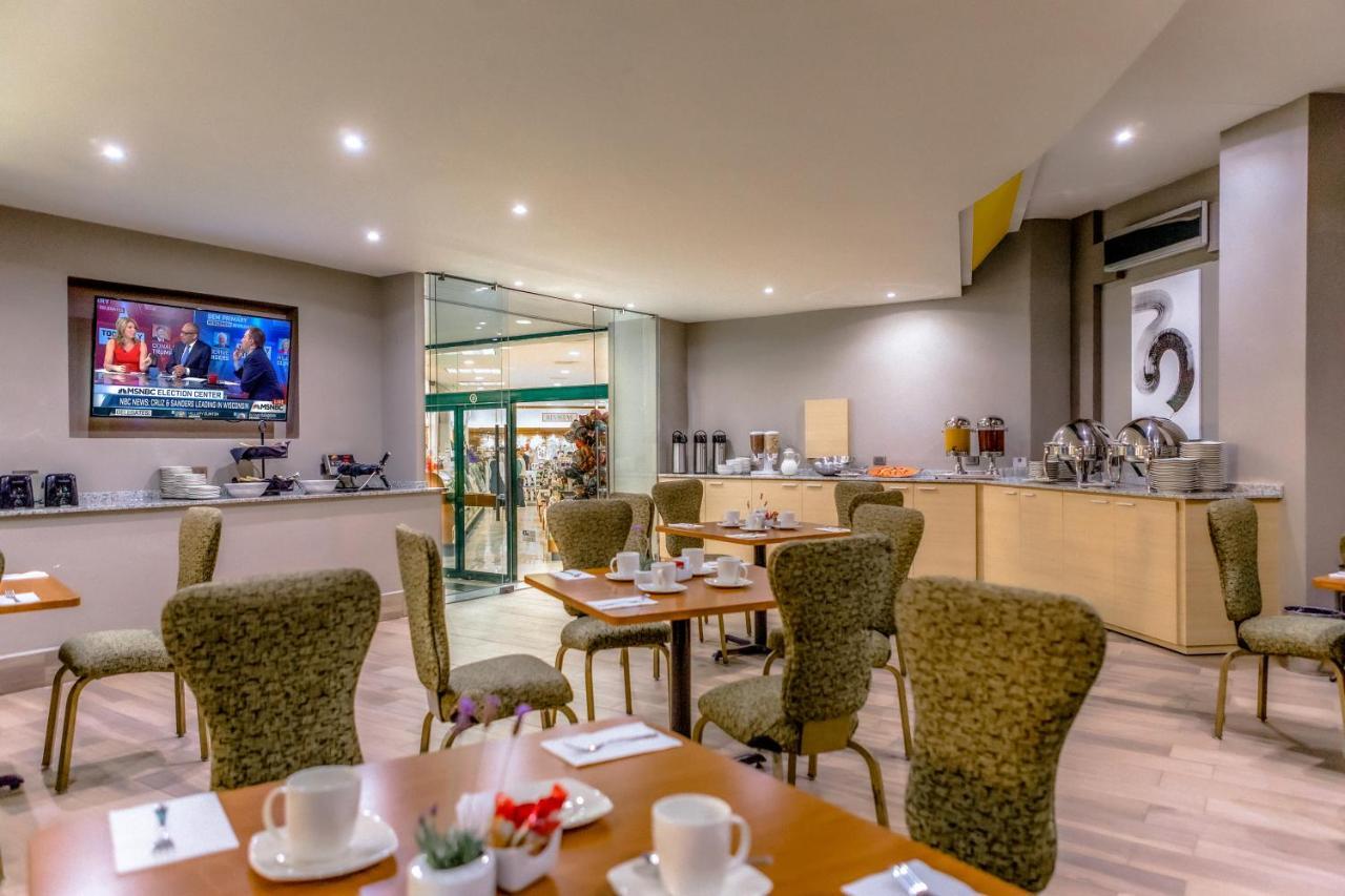 La Joya Pachuca Hotel Bagian luar foto The lounge at the airport