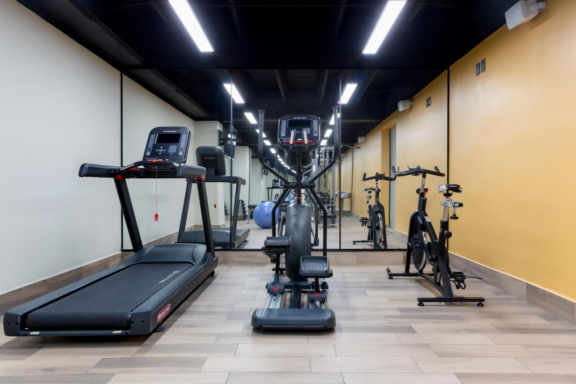 La Joya Pachuca Hotel Bagian luar foto The gym at the hotel