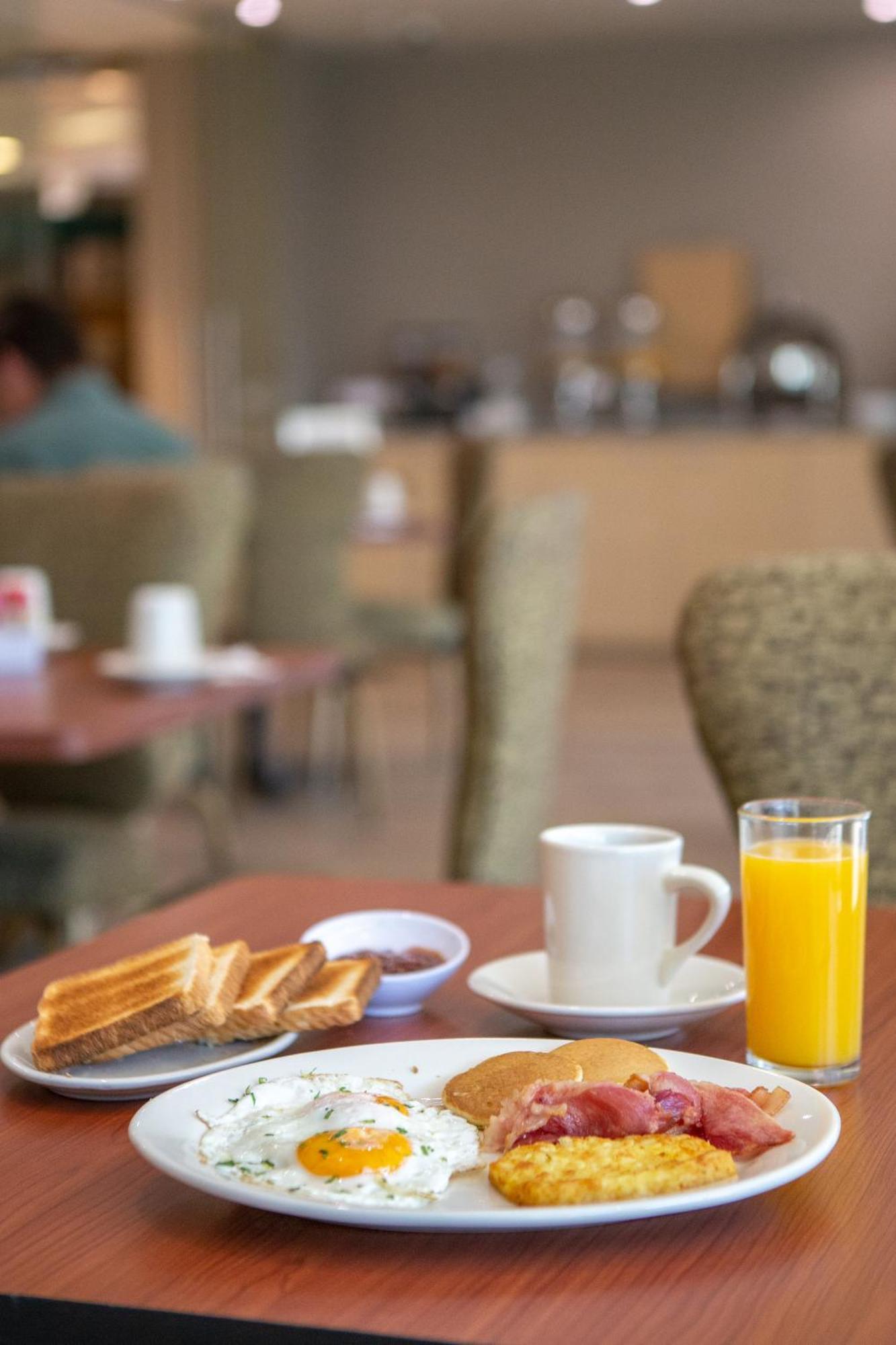 La Joya Pachuca Hotel Bagian luar foto A breakfast with orange juice