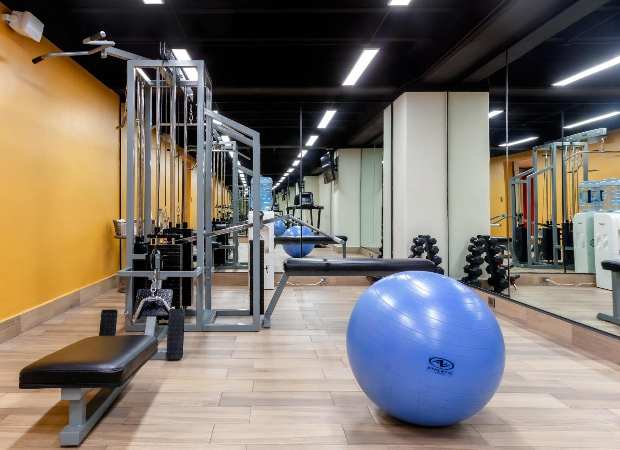 La Joya Pachuca Hotel Bagian luar foto The gym at the hotel