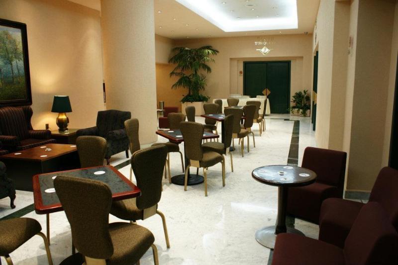 La Joya Pachuca Hotel Bagian luar foto The lounge at the airport